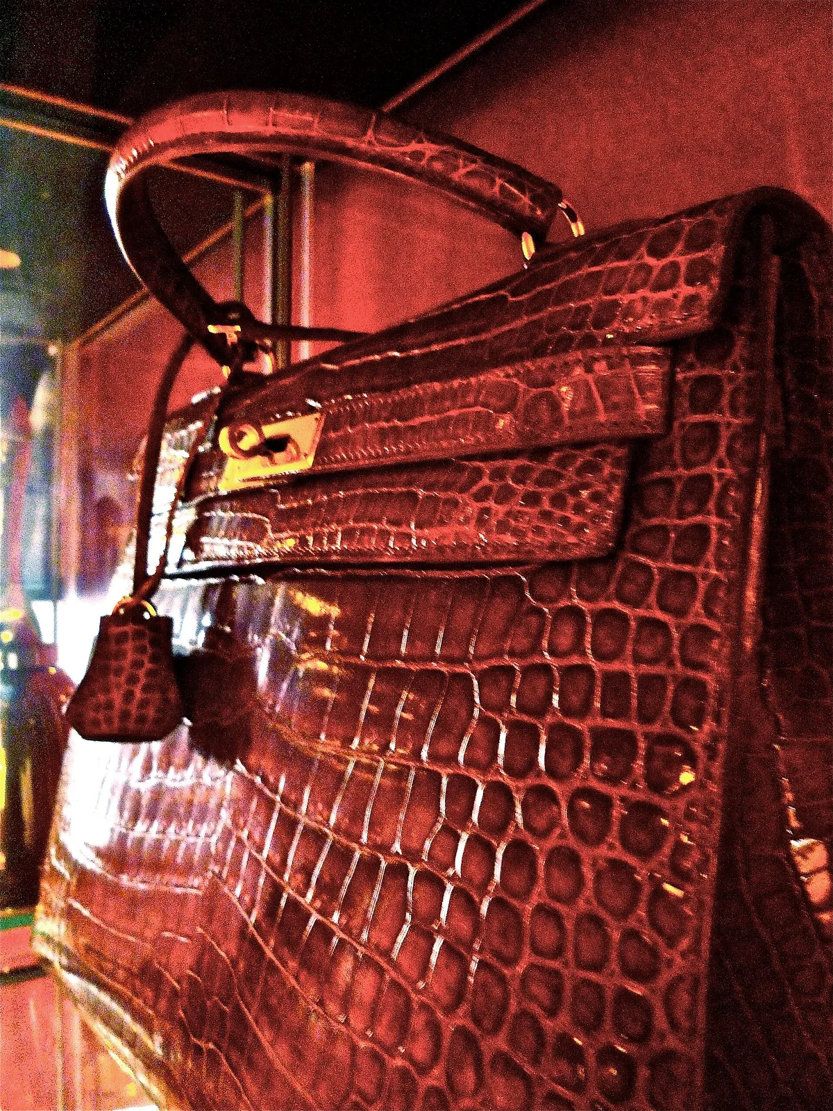 Hermès Kelly 28 Sellier, Rouge H shiny alligator, gold hardware