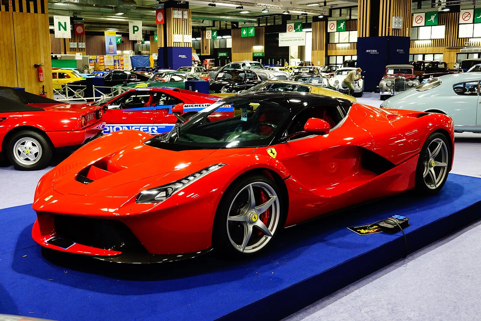 Ferrari LaFerrari in Rosso Corsa